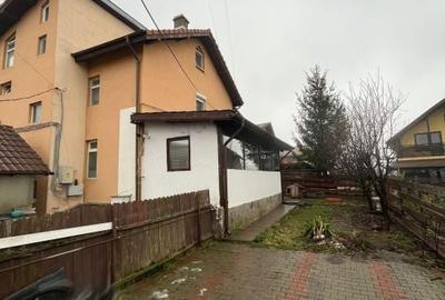 Casă cu 4 camere cu Canalizare în Bucium