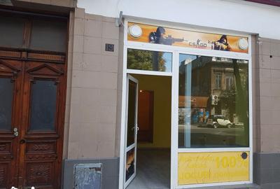 Spațiu comercial, de 27 mp, în Centrul Civic