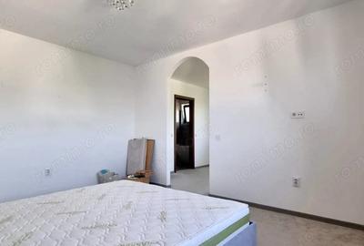 Casă cu 3 camere cu Canalizare în Central - 2