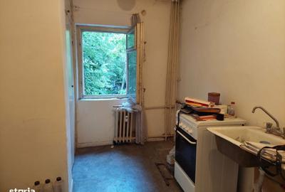 Apartament cu 3 camere semidecomandat în Brazda lui Novac