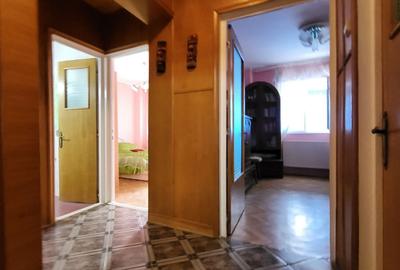 Apartament cu 3 camere decomandat în Bistrița Lac