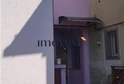 Casă individuală cu 3 camere cu Canalizare în 14 Mai - 2