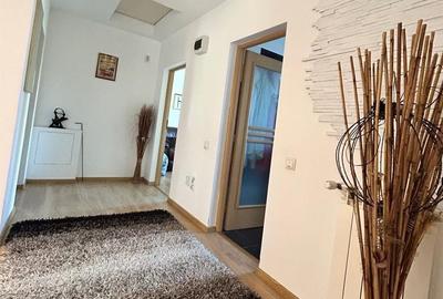 Casă cu 5 camere decomandat cu Teren 600 Mp în Nicolina