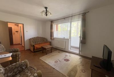Apartament cu 3 camere semidecomandat, mobilat în Cetății