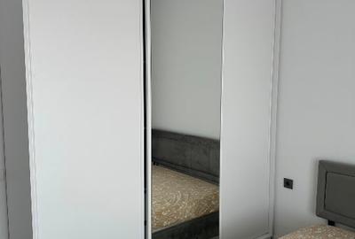Apartament cu 2 camere semidecomandat, mobilat în Tunari
