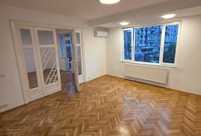 Apartament cu 3 camere, mobilat în Unirii