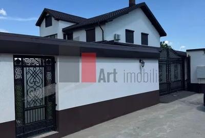 Casă cu 5 camere cu Teren 500 Mp în 1 Decembrie