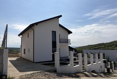Casă cu 4 camere în Central