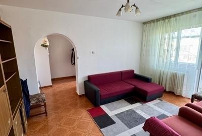 Apartament cu 2 camere semidecomandat în Podu Roș