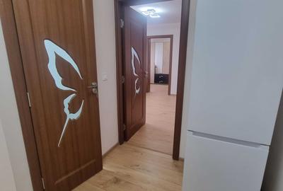 Apartament cu 3 camere semidecomandat în Central
