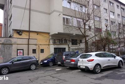 Spațiu comercial, de 85 mp, în Central
