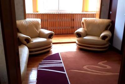 Apartament cu 3 camere decomandat în Buzaului