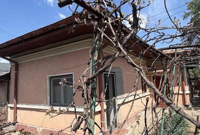 Casă cu 4 camere cu Canalizare în Central