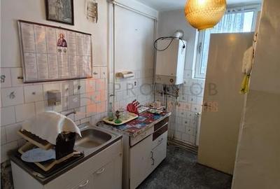 Apartament cu 3 camere decomandat, mobilat în Micro 3 - 8