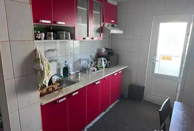 Apartament cu 3 camere decomandat în Baza 3