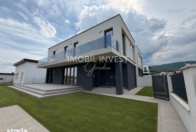 Casă cu 5 camere cu Teren 400 Mp în Central