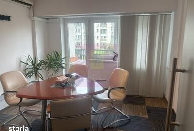 Apartament cu 3 camere în Centrul Civic