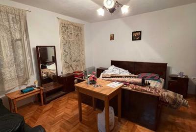 Casă cu 3 camere în Central