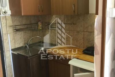 Garsonieră semidecomandată, mobilată în Lipovei