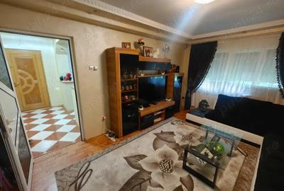 Casă cu 3 camere decomandat în Micro 14 - 6