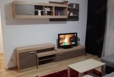 Apartament cu 3 camere decomandat în Vest