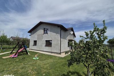 Casă cu 4 camere în Central