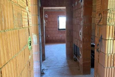 Casă cu 4 camere cu Teren 400 Mp în Slimnic - 7