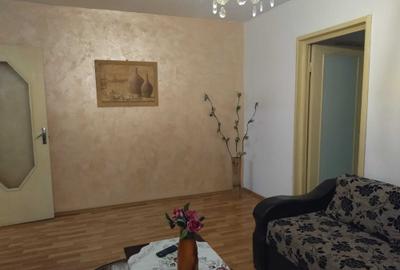 Casă cu 2 camere decomandat în Central