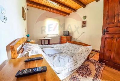 Casă cu 20 camere cu Teren 10330 Mp în Câmpulung Moldovenesc