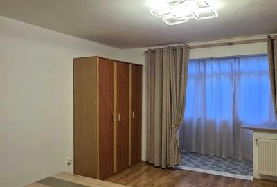 Garsonieră decomandată în Costin Georgian