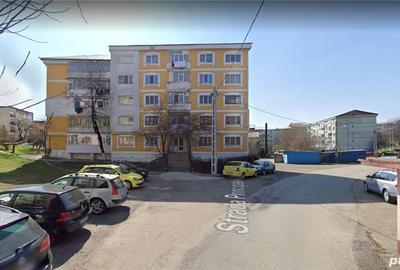 Apartament cu 2 camere decomandat în Roman - 2