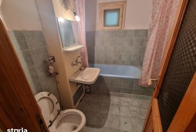 Apartament cu 3 camere decomandat în Mioriței