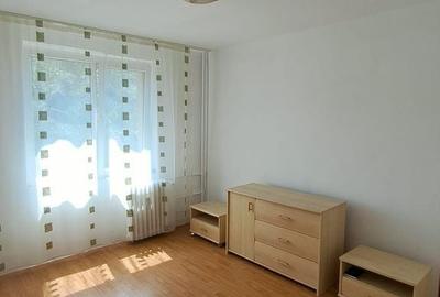 Apartament cu 3 camere decomandat în Crângași