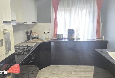 Casă cu 4 camere cu Canalizare în Zăvoi - 2