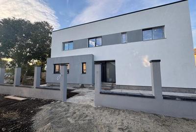 Casă individuală cu 5 camere cu Teren 445 Mp în Cumpăna