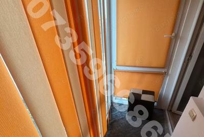 Apartament cu 3 camere semidecomandat în Girocului - 1