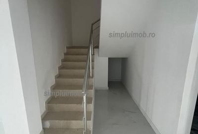 Casă cu 4 camere cu Canalizare în Central - 1