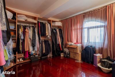 Casă cu 8 camere cu Teren 750 Mp în Central