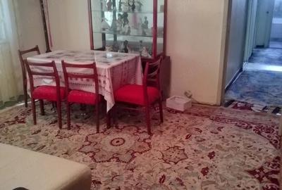Apartament cu 3 camere semidecomandat în Micro 14