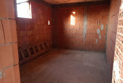 Casă cu 4 camere cu Teren 1200 Mp în Corabia