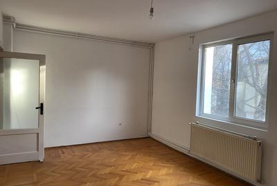 Apartament cu 2 camere decomandat în Floreasca