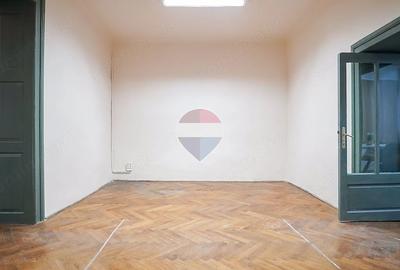 Apartament cu 2 camere semidecomandat în Centrul Istoric