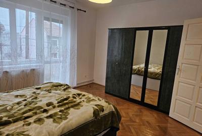 Apartament cu 3 camere decomandat în Ghiroda