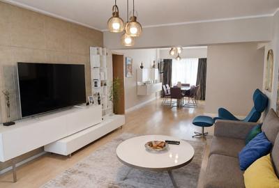 Apartament cu 4 camere în Victoriei