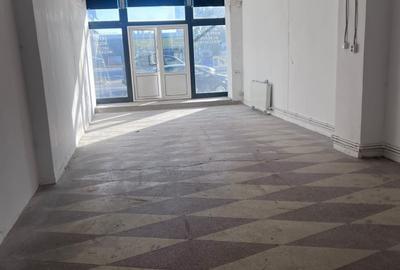 Spațiu comercial, de 80 mp, în Roman