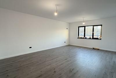 Casă cu 4 camere cu Teren 400 Mp în Domnești