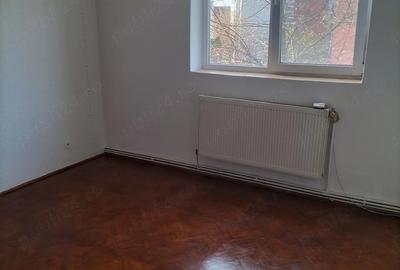 Apartament cu 2 camere semidecomandat în Micro 1 - 2