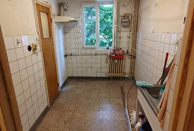 Apartament cu 3 camere semidecomandat în Drumul Taberei