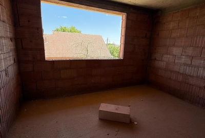 Casă cu 4 camere cu Teren 250 Mp în Sânandrei
