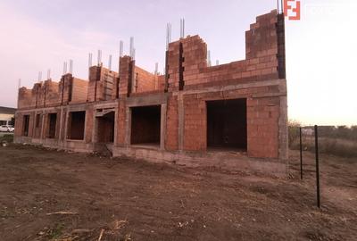 Apartament cu 4 camere decomandat în Plopi - 3